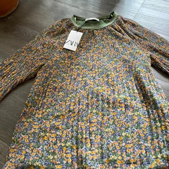 New Zara Floral Print Pleated Multicolor Blouse Size Small - Picture 8 of 11